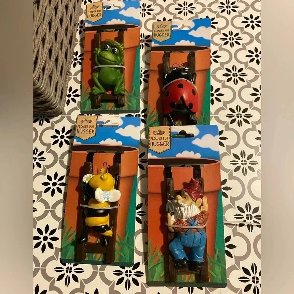Bundle of 4 Resin Flowerpot Huggers